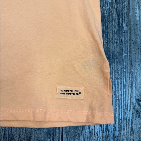 Life Is Good Women’s Medium Peach Floral Kayak Tee - Picture 3 of 8